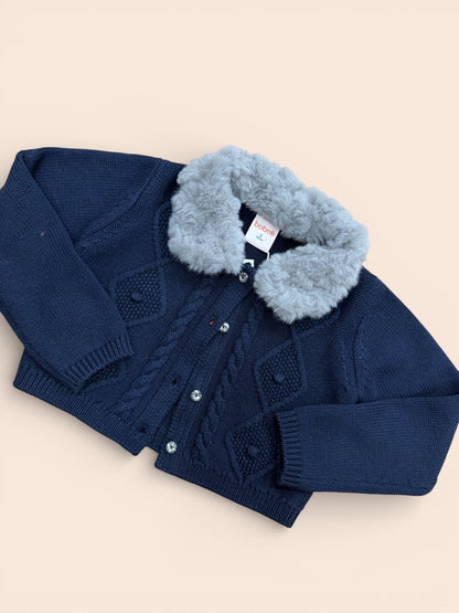Chaqueta de punto azul marino con cuello de pelo