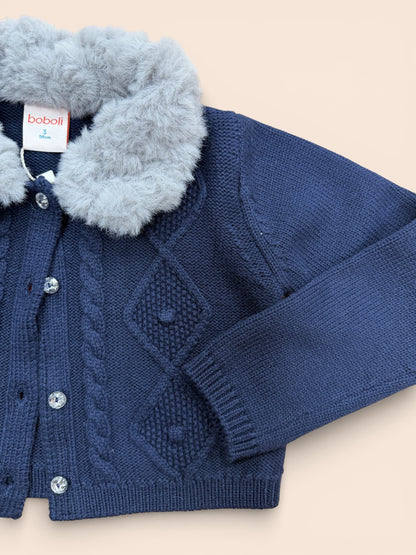 Chaqueta de punto azul marino con cuello de pelo