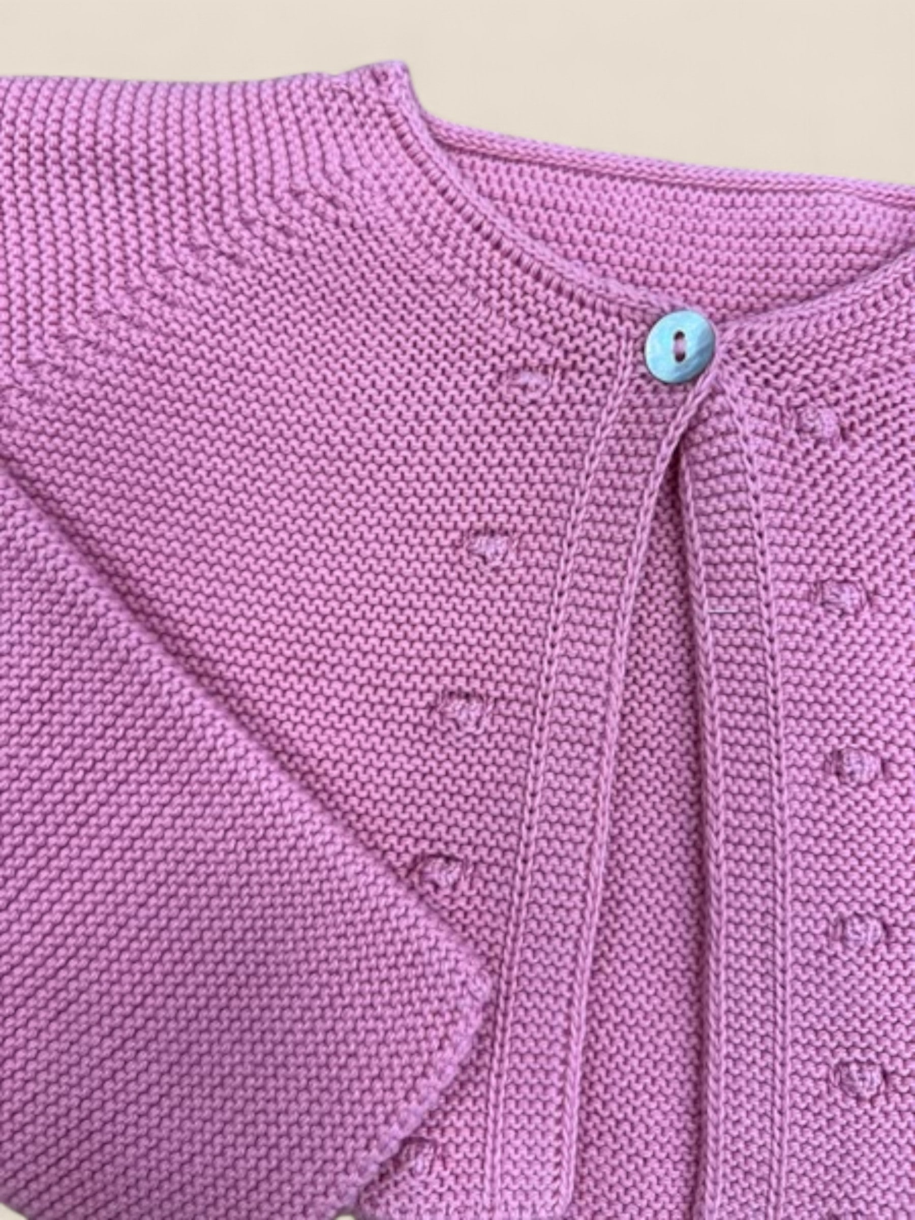Chaqueta de punto bebé rosa con detalle calado CUCÚ
