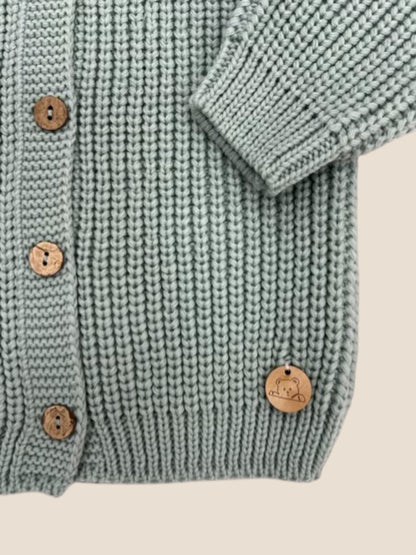 Chaqueta verde de punto grueso con botones de madera PANGASA