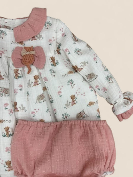 Conjunto bebé animalitos con pechera rosa y braguita a juego Belén Costales