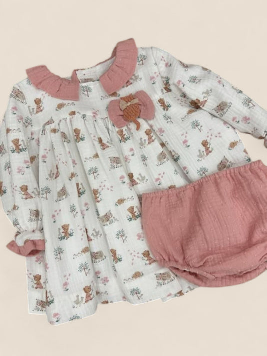 Conjunto bebé animalitos con pechera rosa y braguita a juego Belén Costales
