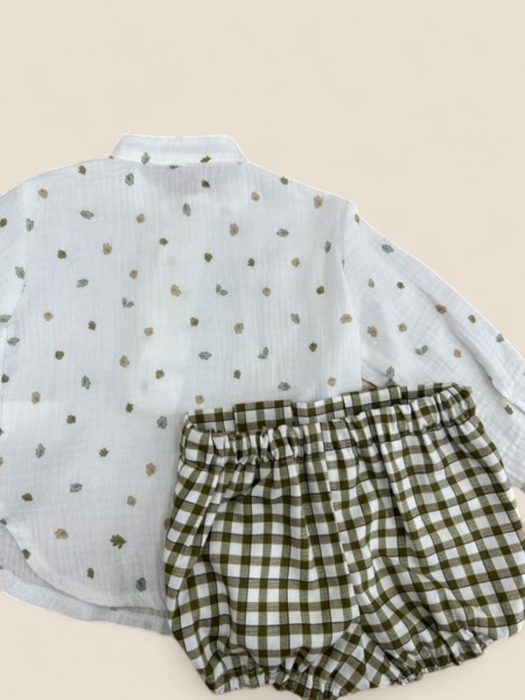 Conjunto bebé blusa blanca con bordados y braguita cuadros verde CUCÚ