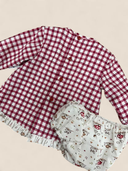 Conjunto bebé cuadros burdeos con blusa estampada bosque Belén Costales