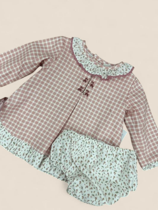 Conjunto bebé cuadros rosa y braguita flores Belén Costales