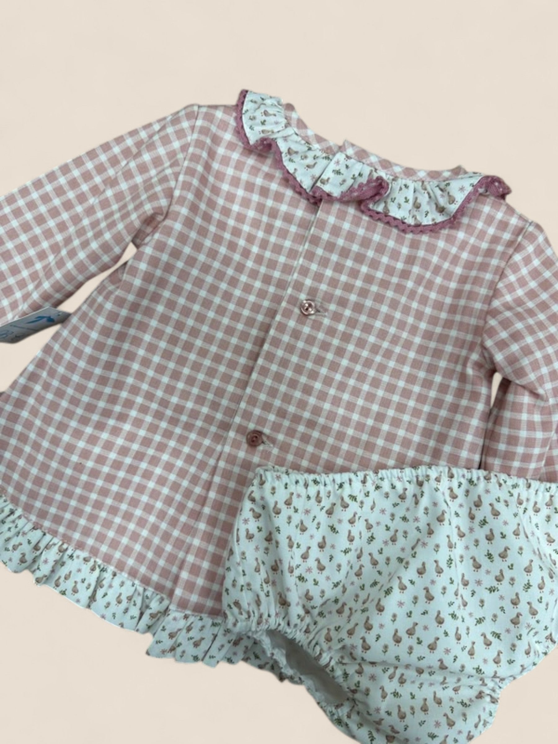 Conjunto bebé cuadros rosa y braguita flores Belén Costales