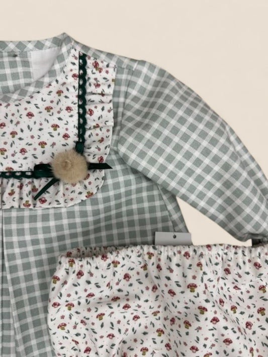 Conjunto bebé cuadros verdes con pechera floral y braguita Peques del Valle