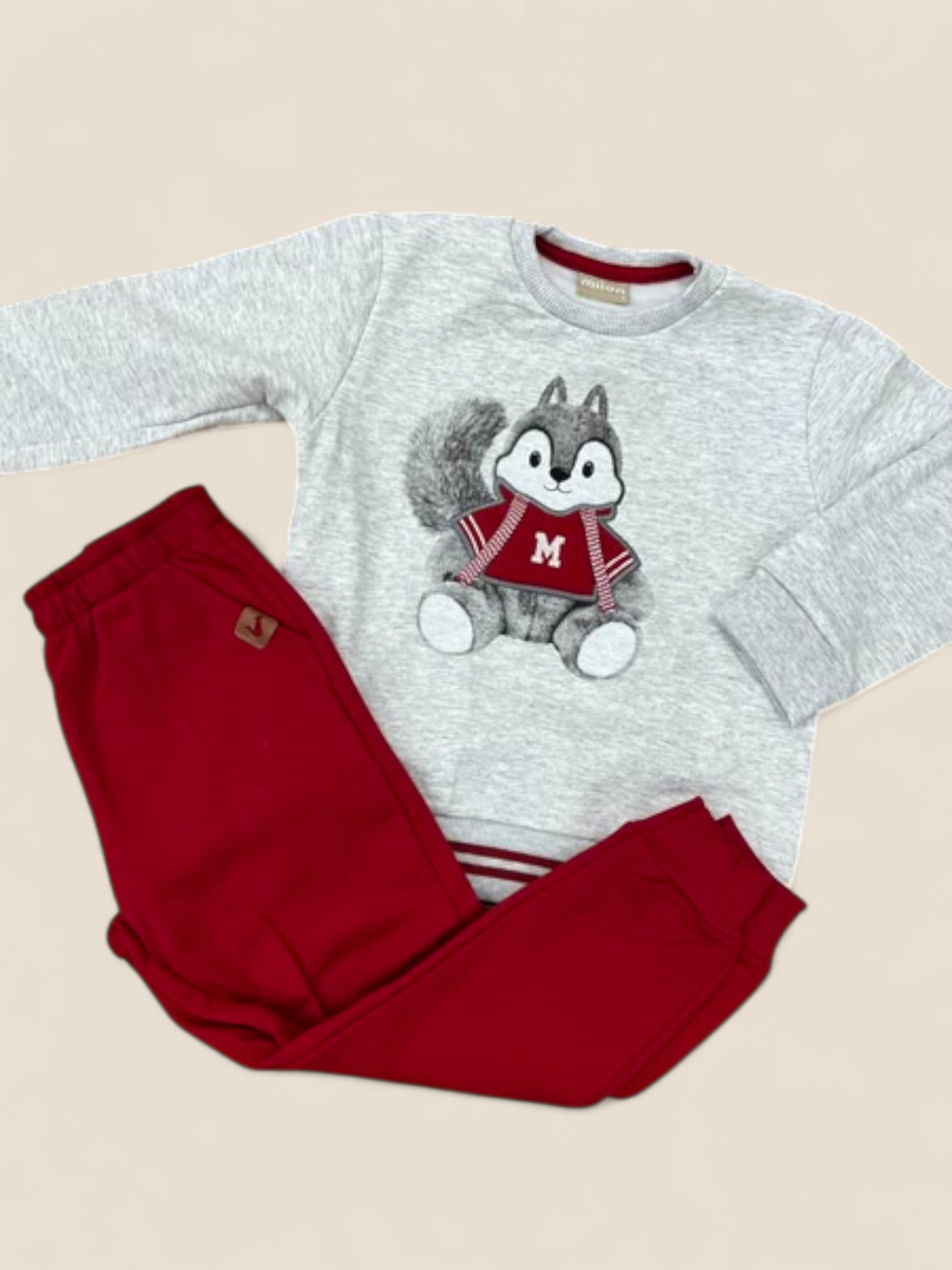 Conjunto bebé gris con ardilla y pantalón rojo KYLY