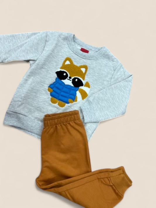 Conjunto bebé gris con mapache y pantalón mostaza KYLY