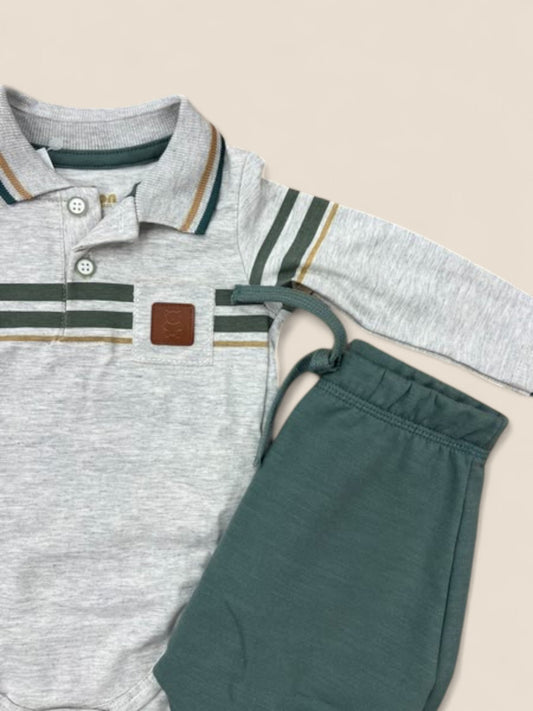 Conjunto bebé gris con polo de rayas y pantalón verde KYLY
