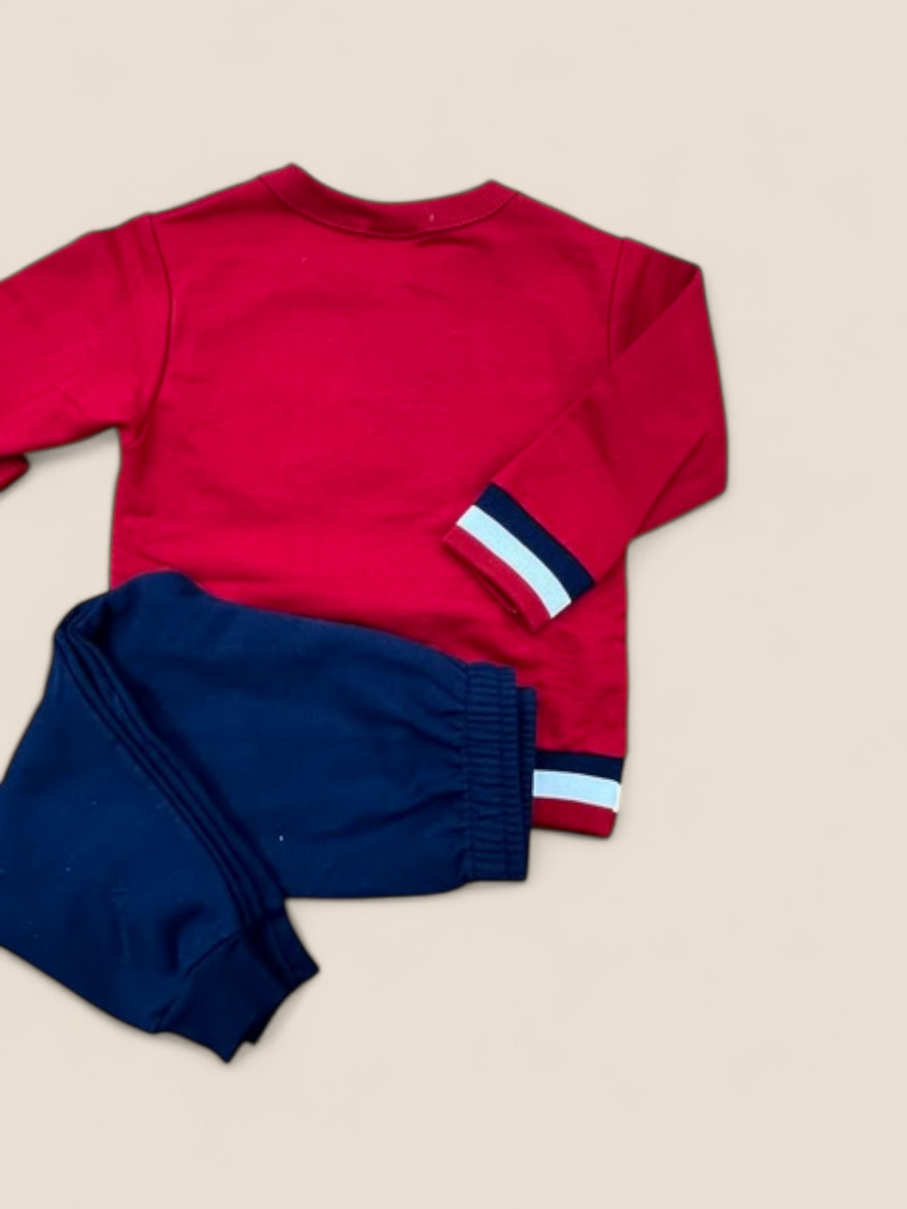 Conjunto bebé rojo con perrito bordado y pantalón azul marino KYLY