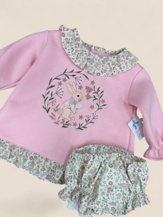 Conjunto bebé rosa con conejito bordado y braguita floral Belén Costales
