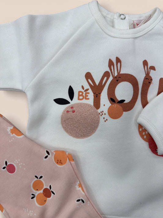 Conjunto infantil sudadera blanca “Be You” y leggings rosa con estampado