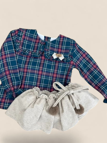 Conjunto niña blusa cuadros y falda gris con pompón CUCÚ