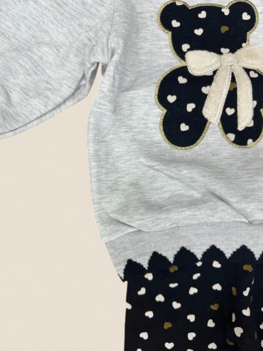 Conjunto niña osito gris con corazones KYLY