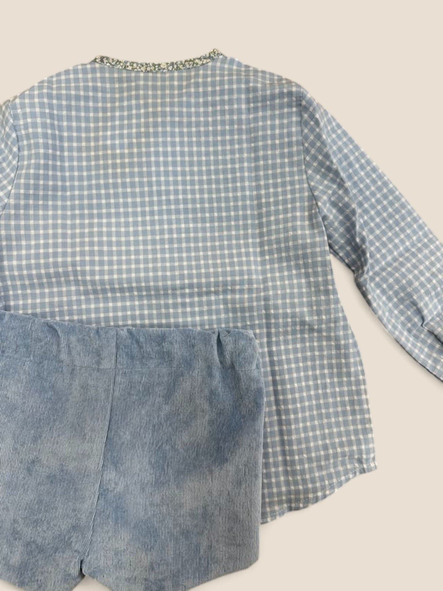 Conjunto niño camisa cuadros celeste y short pana azul Lolittos