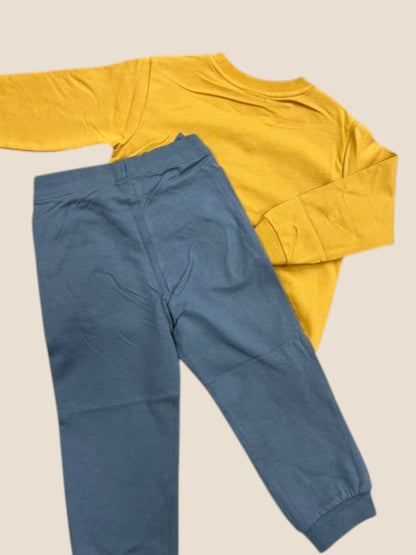 Conjunto niño: sudadera mostaza “Adventure” y jogger azul | Boboli BOBOLI