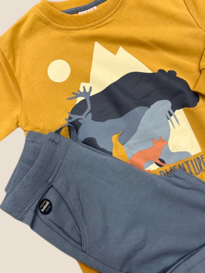 Conjunto niño: sudadera mostaza “Adventure” y jogger azul | Boboli BOBOLI