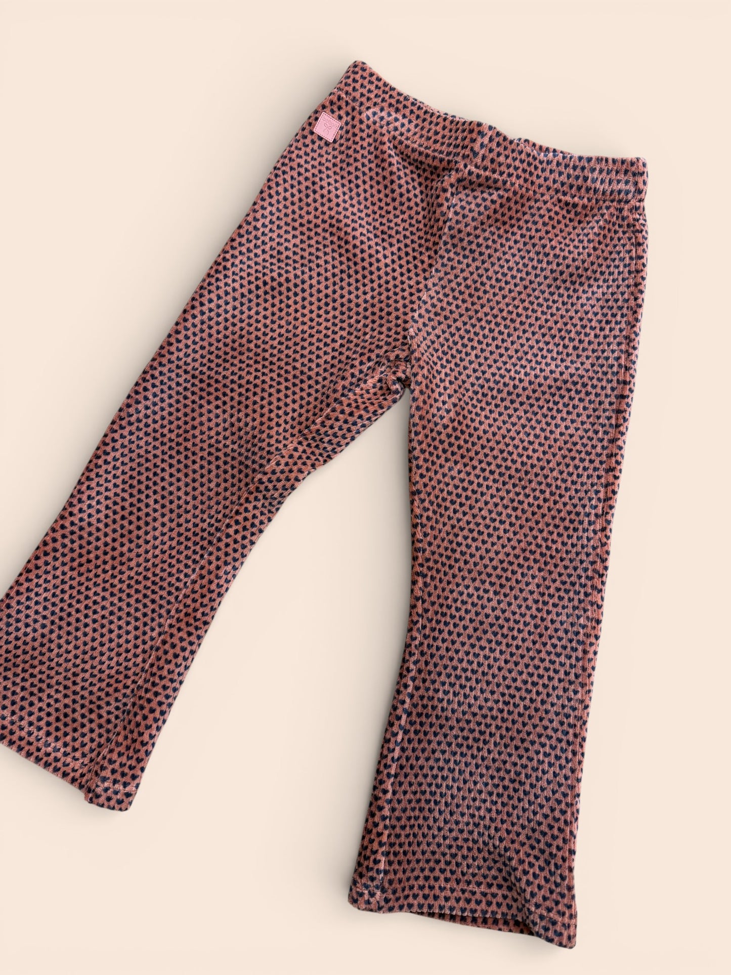 Leggings naranja con estampado de corazones