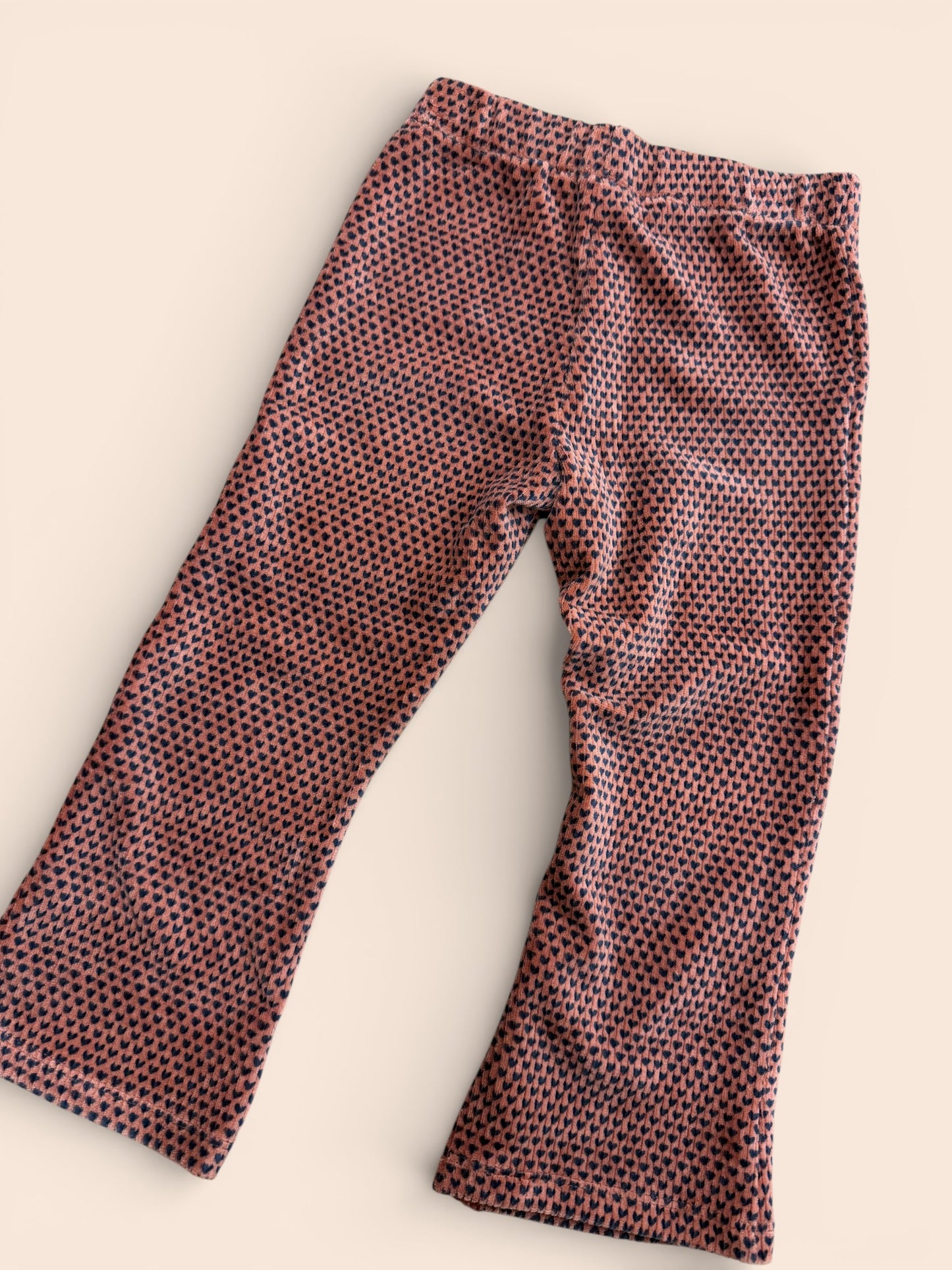 Leggings naranja con estampado de corazones