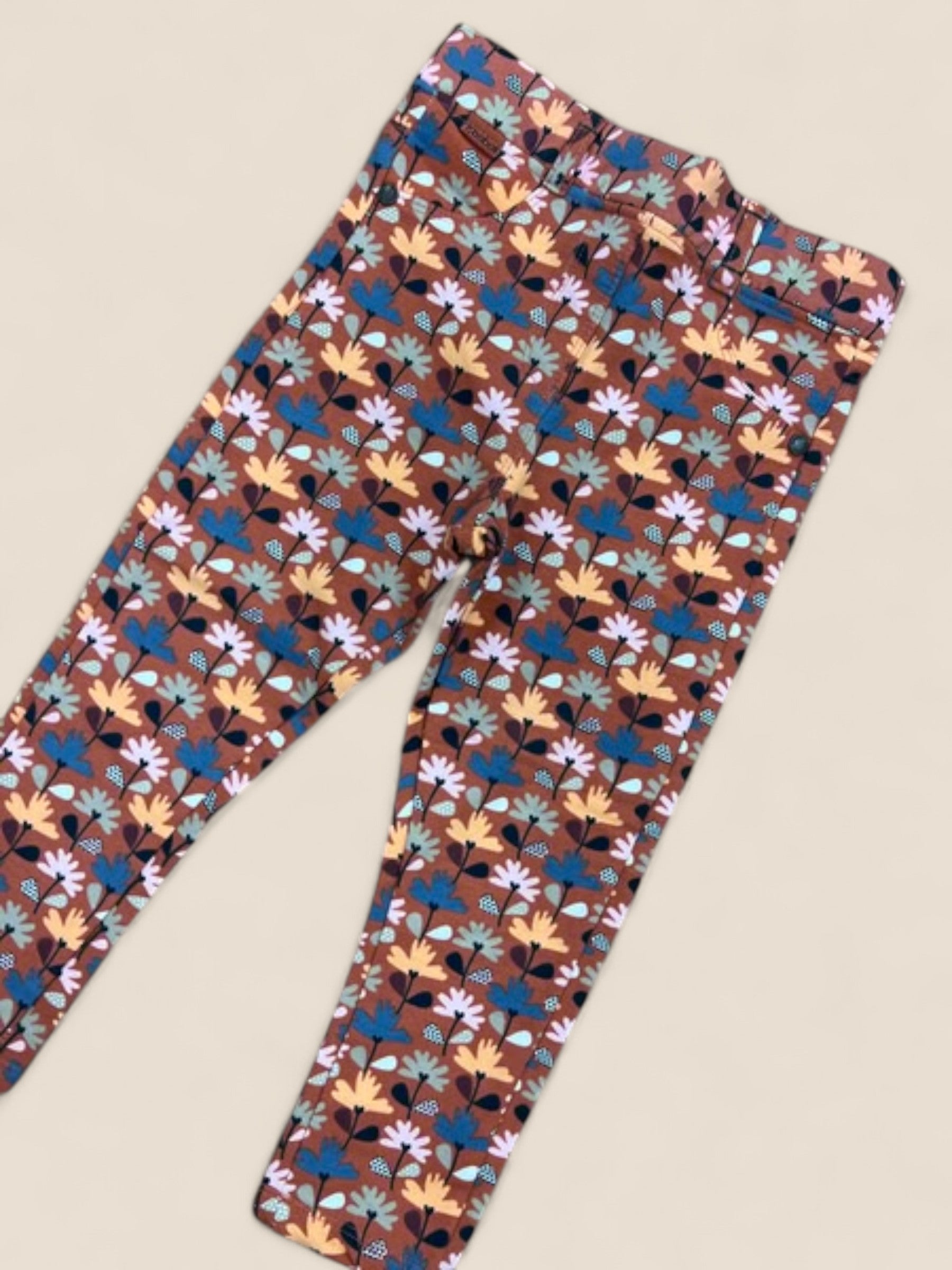 Leggings niña estampados flores multicolor fondo marrón BOBOLI