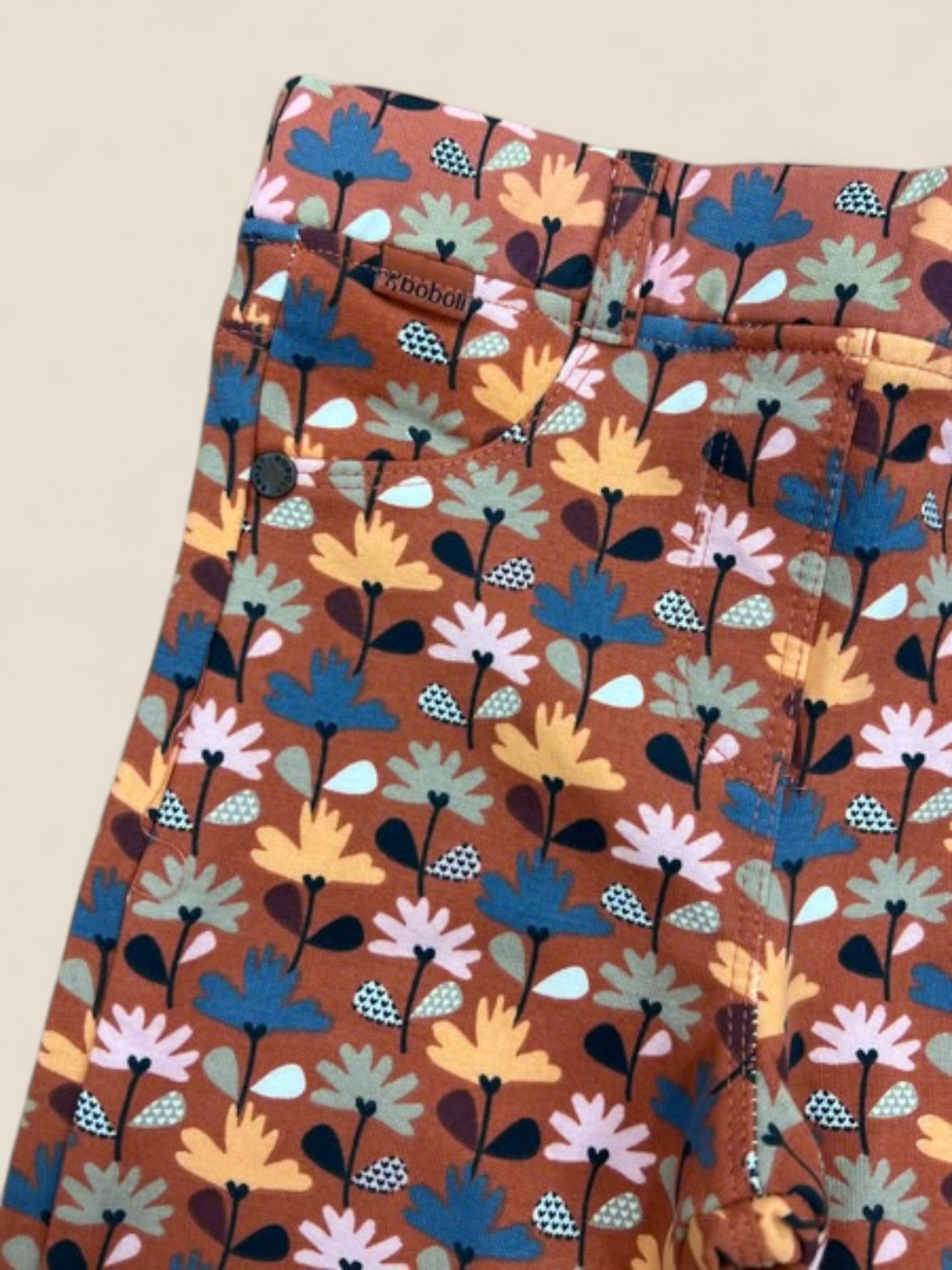 Leggings niña estampados flores multicolor fondo marrón BOBOLI