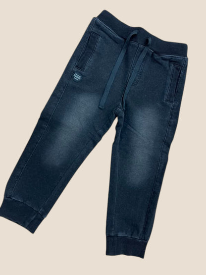 Pantalón jogger denim negro lavado con cordón y puños BOBOLI