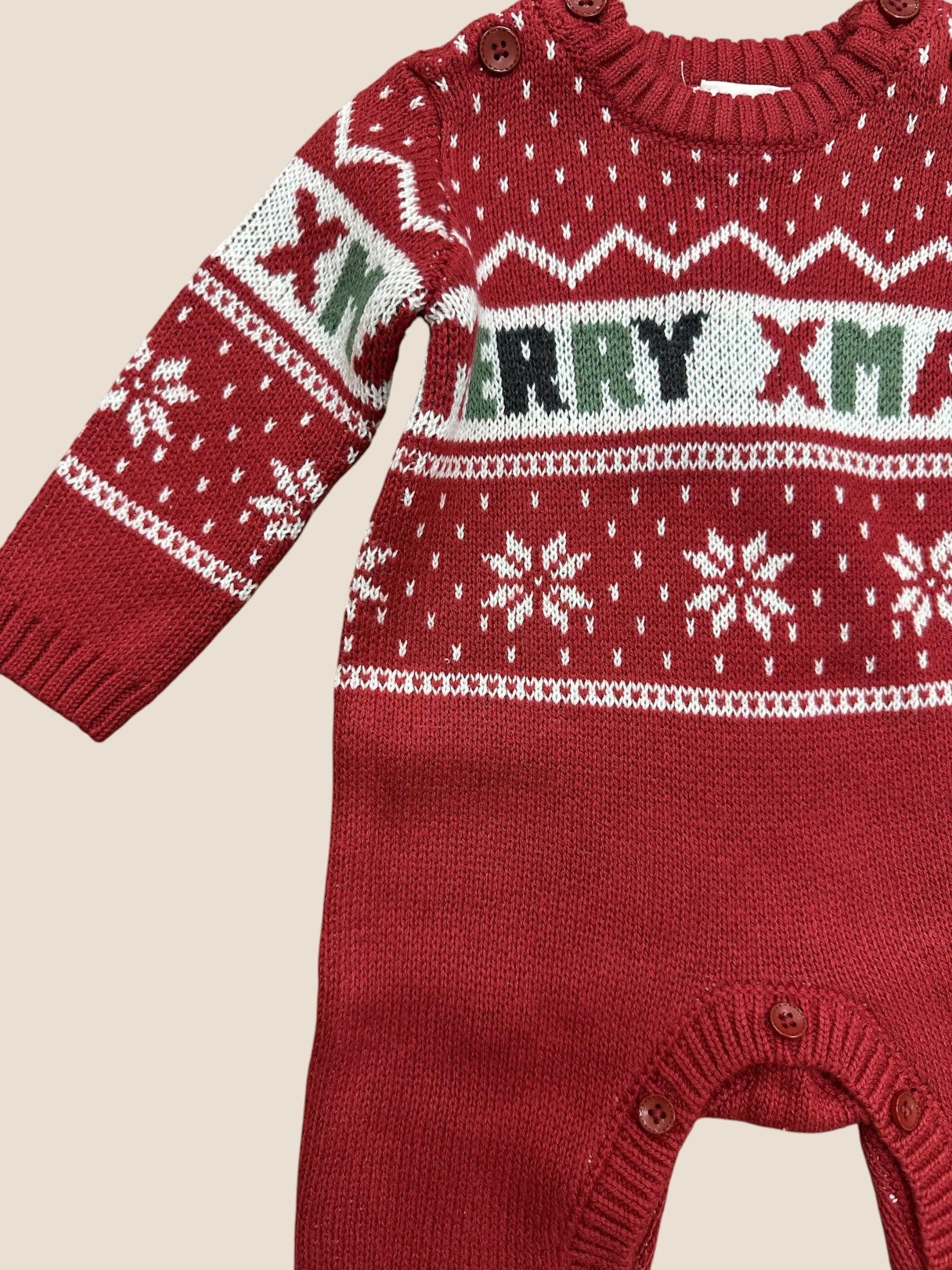 Pelele de punto rojo “Merry Xmas” con copos de nieve BOBOLI