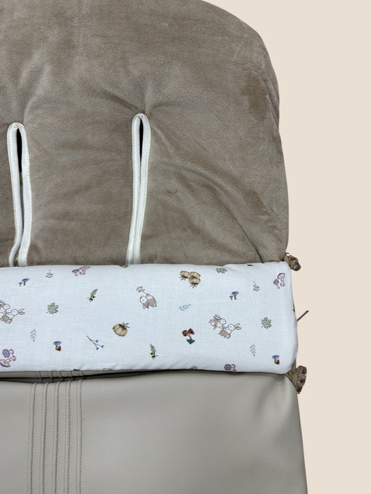 Saco para silla de paseo beige con interior de pelito y embozo animalitos del bosque UZTURRE