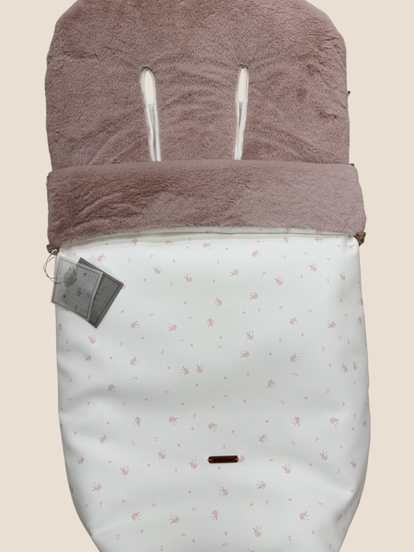 Saco para silla de paseo blanco con interior rosa empolvado y flores UZTURRE