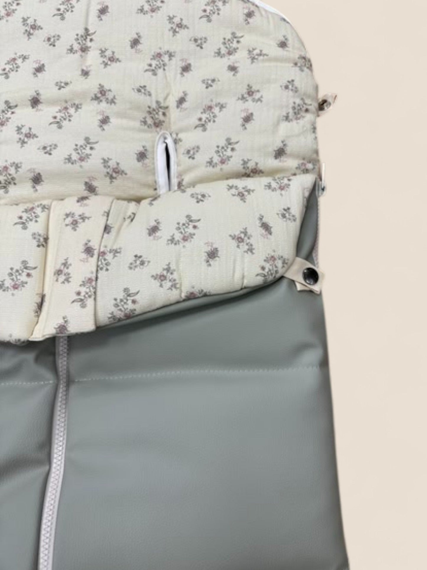 Saco silla universal polipiel gris con interior floral Uzturre UZTURRE