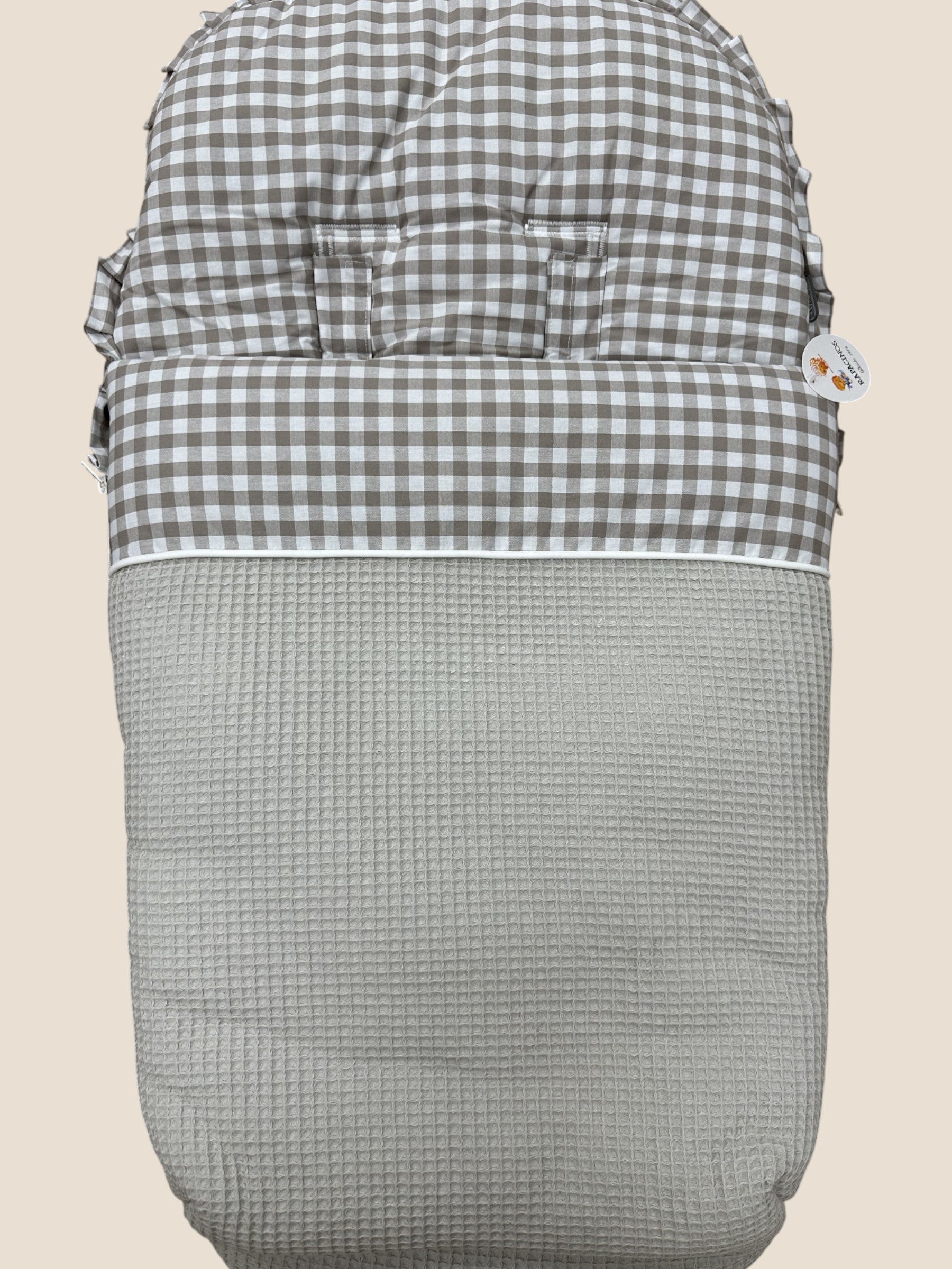 Saco para silla de paseo vichy marrón y base waffle gris UZTURRE