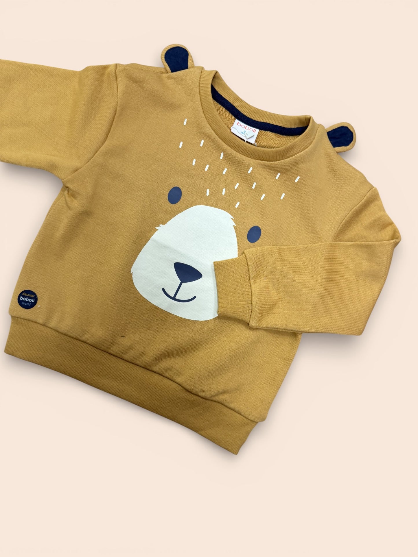 Sudadera infantil color mostaza con carita de oso y orejitas