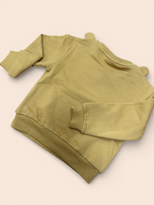 Sudadera infantil color mostaza con carita de oso y orejitas