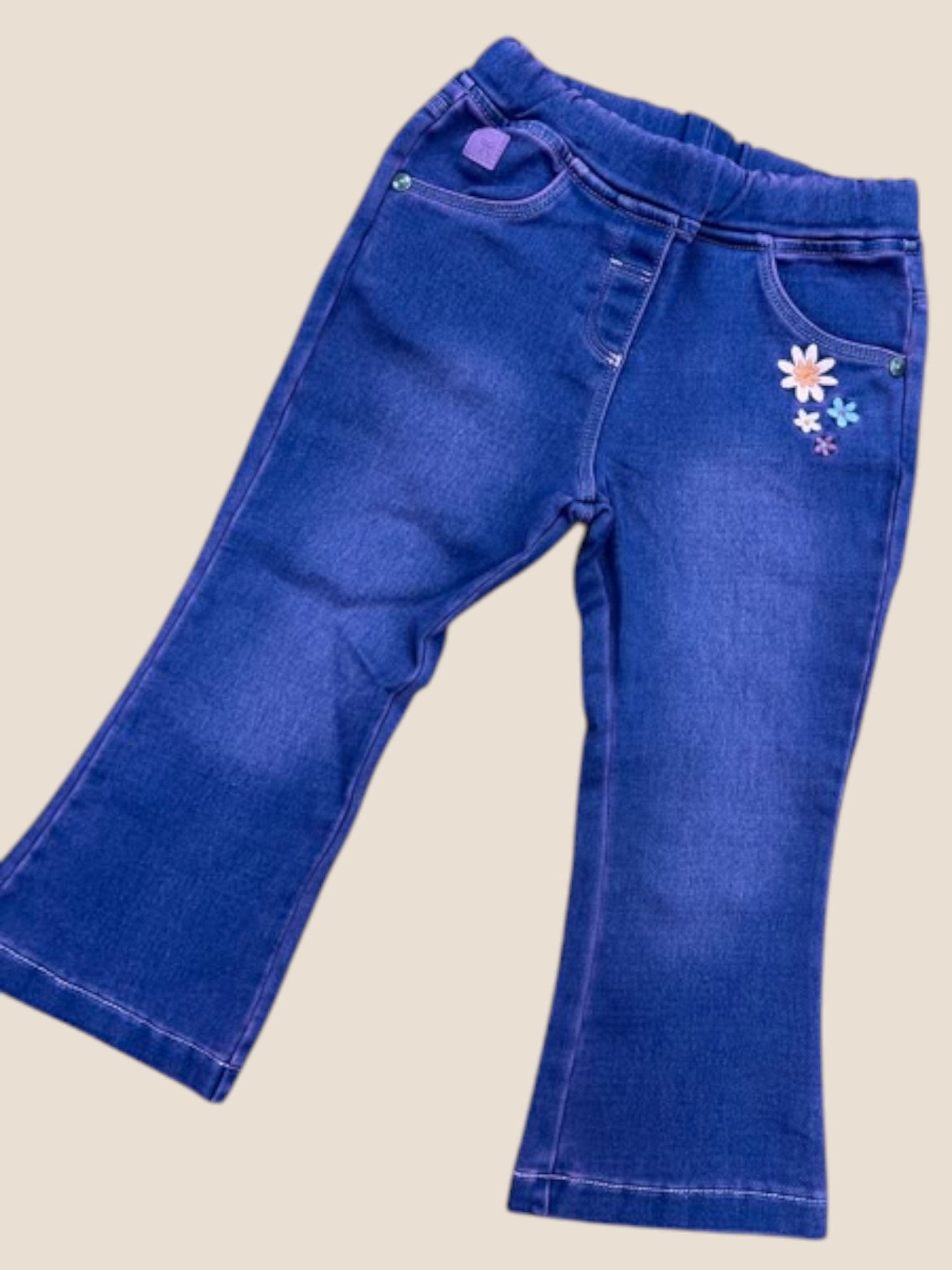 Vaquero denim violeta con flores y pierna ligeramente acampanada BOBOLI