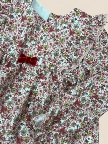 Vestido bebé flores burdeos con volante y lazo terciopelo Peques del Valle