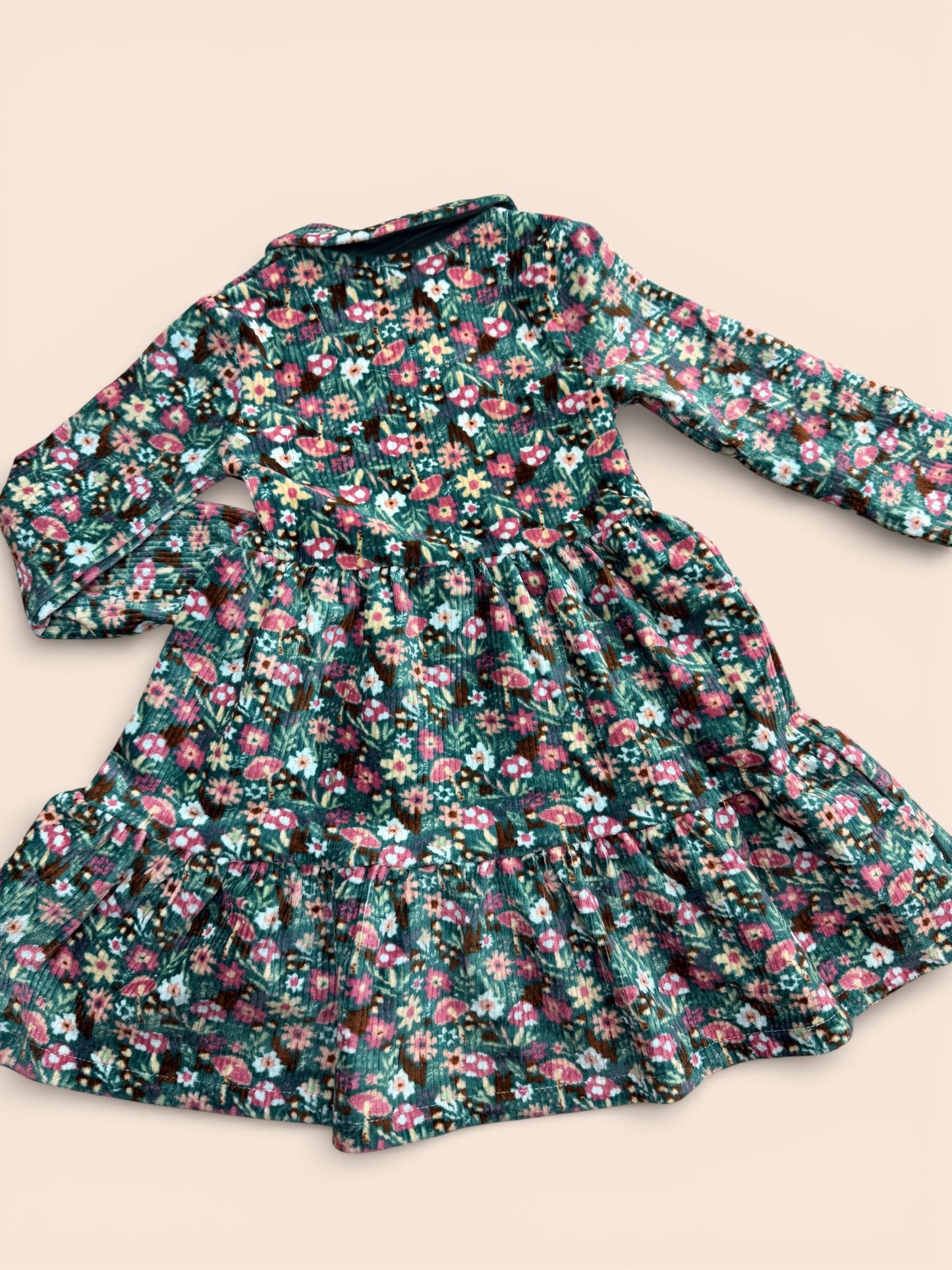 Vestido verde estampado flores y setas