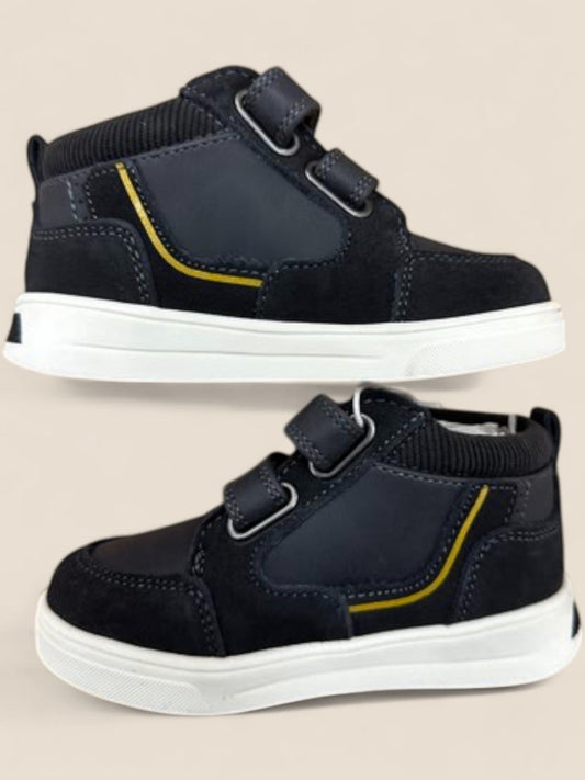 Zapatillas deportivas niño negro con detalles amarillos y velcro Mayoral